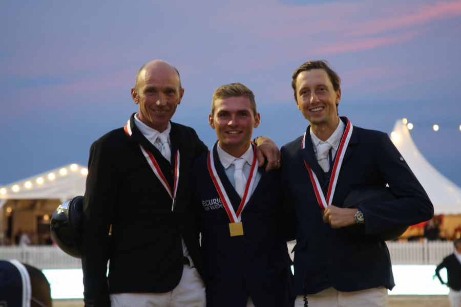 Le podium du Championnat suisse Elite 2020 avec 🥇 Bryan Balsiger et AK’S COURAGE, 🥈 Niklaus Schurtenberger et QUINCASSI et 🥉 Martin Fuchs et STALANDO.