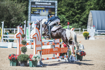 Eugénie Bornand avec Talisha lors des Championnats suisses Poney cat. C 2020.